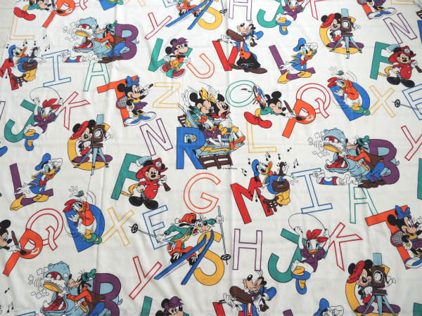 【ミッキー&フレンズ】アルファベット柄・ヴィンテージ・フラットシーツ(1/2) USA