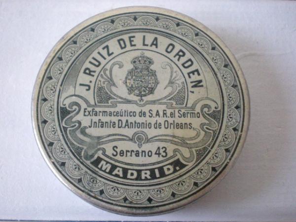 【スペイン・MADRID・薬】入れ子式・小さなアンティーク・ティン缶3個セット