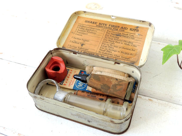 1950y~Snake・ヘビ ファーストエイド・ヴィンテージ・救急箱・ブリキ缶・