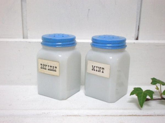 【MINT&BAY LEAF】USA・ミルクガラス製・アンティーク・スパイスボトル2個セット