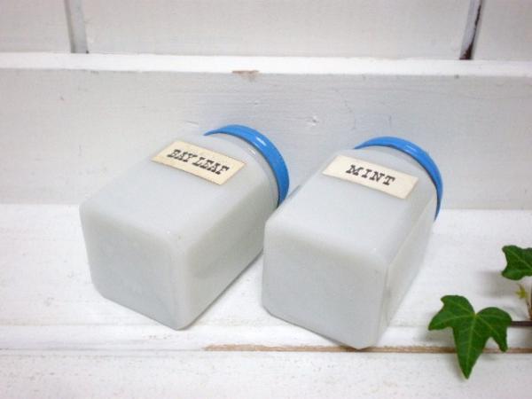 【MINT&BAY LEAF】USA・ミルクガラス製・アンティーク・スパイスボトル2個セット