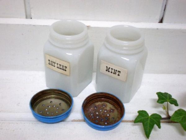 【MINT&BAY LEAF】USA・ミルクガラス製・アンティーク・スパイスボトル2個セット