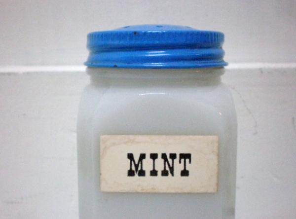 【MINT&BAY LEAF】USA・ミルクガラス製・アンティーク・スパイスボトル2個セット