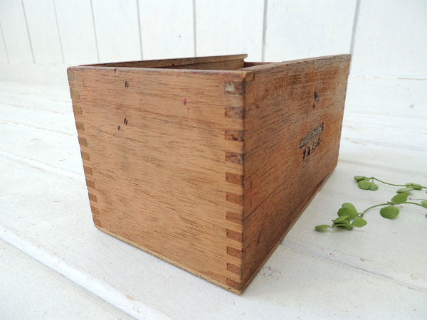 【CHURCHILL】チャーチル・取っ手付き・葉巻の小さなアンティーク・木箱/ウッドボックス