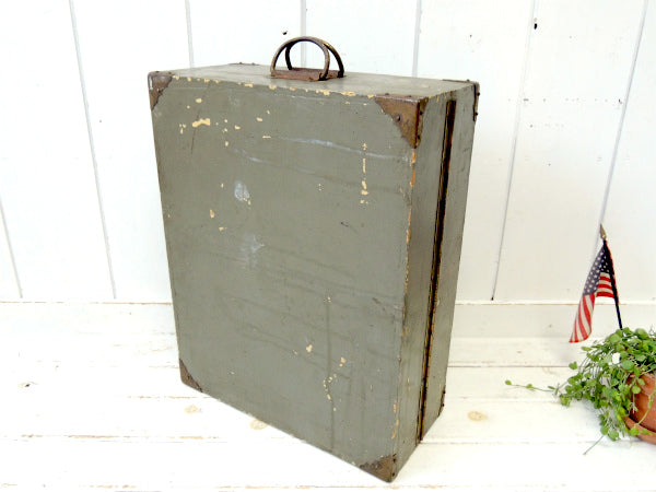 【メディスンボックス】ミリタリーカラー・仕切り付き・木製・トランク型・ヴィンテージ・救急箱・木箱