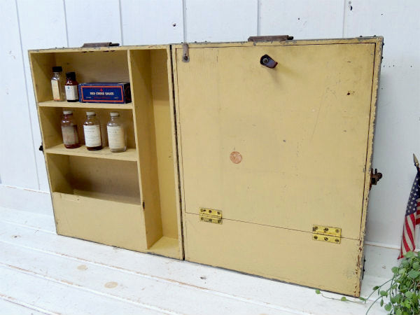 【メディスンボックス】ミリタリーカラー・仕切り付き・木製・トランク型・ヴィンテージ・救急箱・木箱