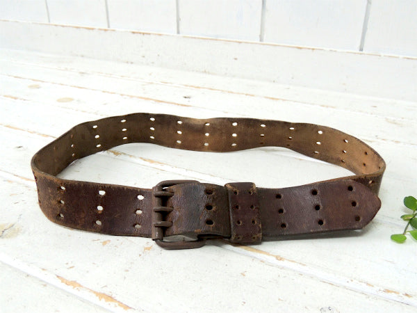 Harness Steerhide ヴィンテージ・3つ穴・OLD・レザーベルト・ベルト・古着 USA