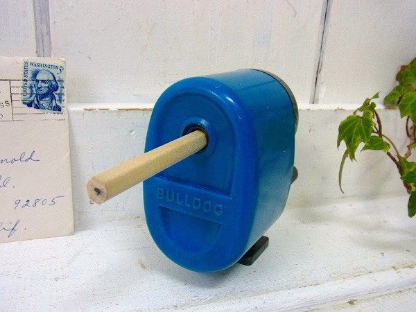【BULLDOG】ブルーの小さなヴィンテージ・ペンシルシャープナー/鉛筆削り　USA