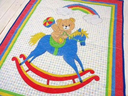 レインボー&木馬に乗ったクマさん柄・ヴィンテージ・ベビーマット/キルティング USA