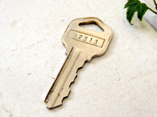 【DEFIANT・32313】ヴィンテージ・鍵・ドアキー・ナンバー入り・USA・古鍵