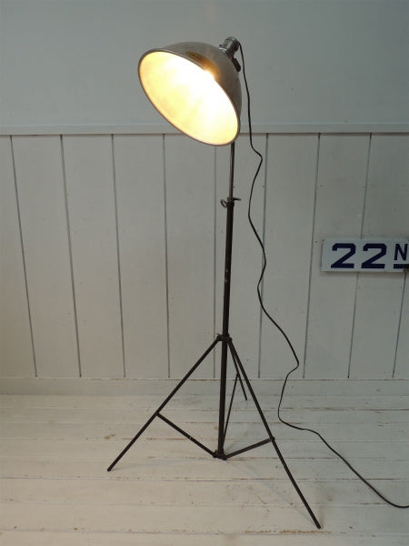 Victor インダストリアル・ヴィンテージ・フロアランプ・スタンドライト・スタジオランプ USA