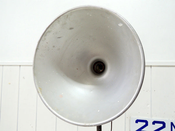 Victor インダストリアル・ヴィンテージ・フロアランプ・スタンドライト・スタジオランプ USA