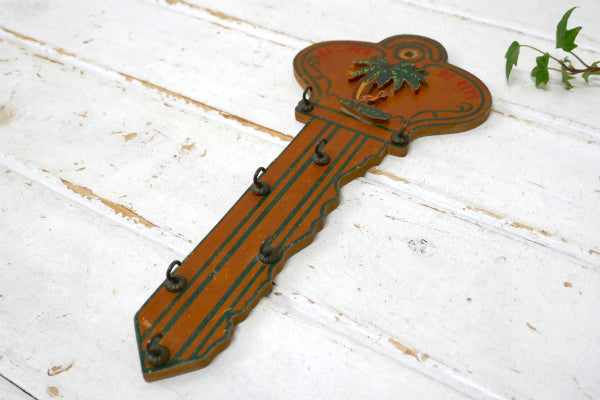 鍵モチーフ・ヤシの木&フラミンゴ柄・木製・ヴィンテージ・キーフック・鍵フック・壁飾り・ウォールデコ