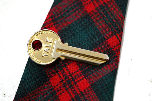【YALE・USA】鍵・モチーフ・ヴィンテージ・タイピン・ゴールドトーン・key・アクセサリー