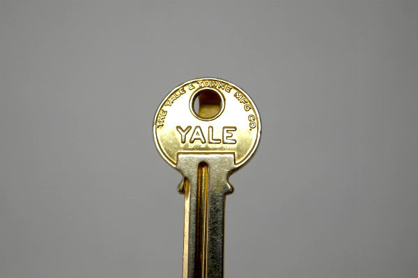 【YALE・USA】鍵・モチーフ・ヴィンテージ・タイピン・ゴールドトーン・key・アクセサリー