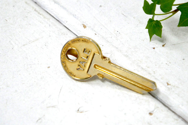 【YALE・USA】鍵・モチーフ・ヴィンテージ・タイピン・ゴールドトーン・key・アクセサリー