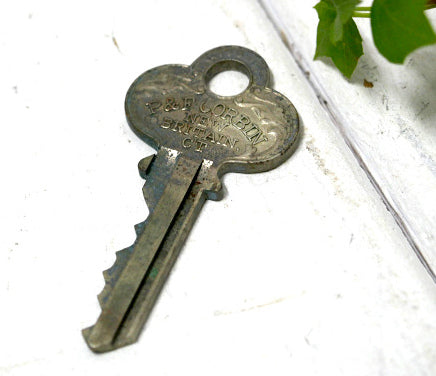 模様の素敵なアンティーク・キー・P&F 古鍵・USA・K 95477・ナンバー付き・刻印