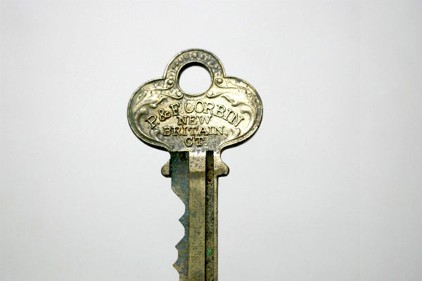 模様の素敵なアンティーク・キー・P&F 古鍵・USA・K 95477・ナンバー付き・刻印