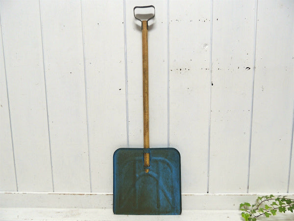 【スノーシャベル】木製×ティン製・ ロングハンドル・シャビーなヴィンテージ・雪かきスコップ/シャベル