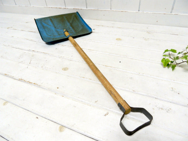 【スノーシャベル】木製×ティン製・ ロングハンドル・シャビーなヴィンテージ・雪かきスコップ/シャベル