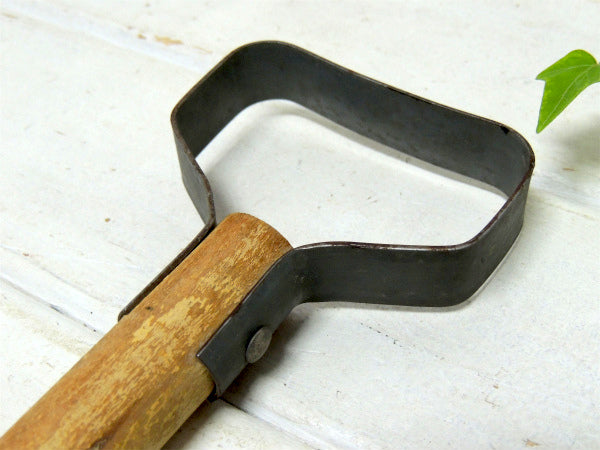 【スノーシャベル】木製×ティン製・ ロングハンドル・シャビーなヴィンテージ・雪かきスコップ/シャベル