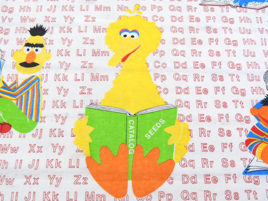 セサミストリートの仲間たち アルファベット&読書柄・ビンテージ・ユーズドシーツ ボックスタイプ US