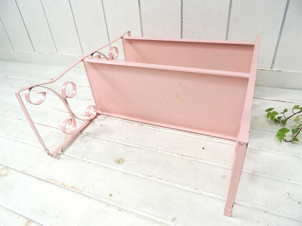 ベビーピンク色・2段式・脚付きアンティーク・シェルフ/飾り棚/ディスプレイシェルフ USA