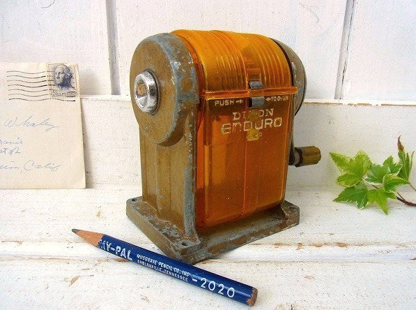 【DIXON】オレンジ色のスケルトン・アンティーク・ペンシルシャープナー/鉛筆削り USA