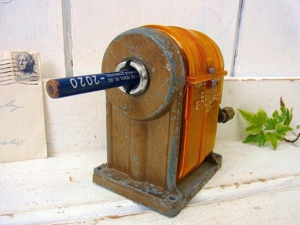 【DIXON】オレンジ色のスケルトン・アンティーク・ペンシルシャープナー/鉛筆削り USA