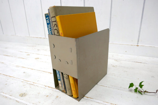 Gaylord Bros Inc 工業系・メタル製・ヴィンテージ・引き出し・ブックスタンド・本立て②