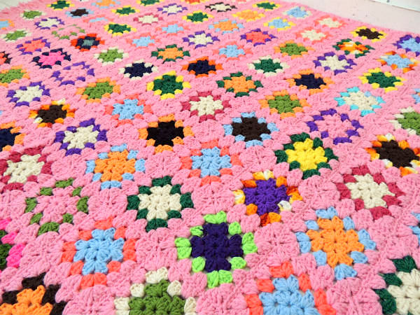 カラフルポップ・ハンドメイド・モチーフ編み・ヴィンテージ・ニットブランケット・グラニーブランケット