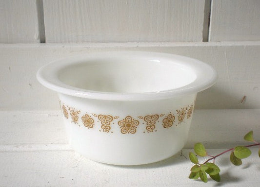 PYREX バタフライゴールド バタージャー パイレックス USA ミルクガラス