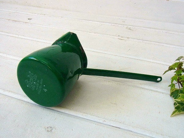 ユーゴスラビア製・緑色の小さなアンティーク・ホーロー・バターメルター/片手鍋