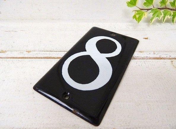 【8】ホーロー製・ヴィンテージ・ナンバーサイン・壁飾り・プレート・看板・USA