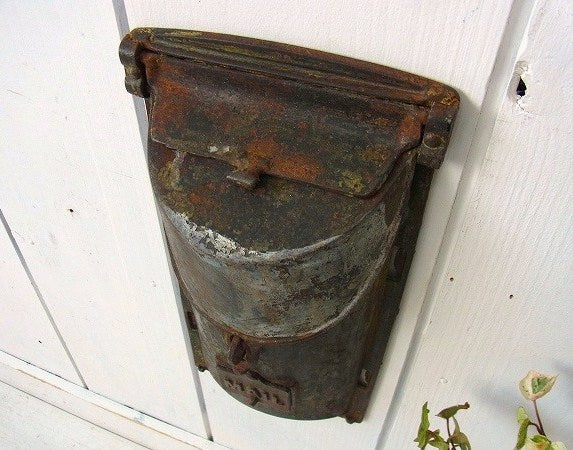 黒色のキャストアイアン製・アンティーク・メールボックス/郵便受け/ポスト USA