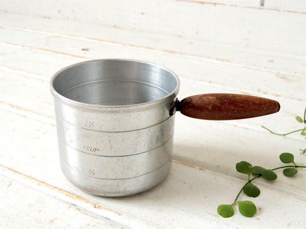 MIRRO社・アルミ×木製ハンドル・目盛り入り・ヴィンテージ・メジャーリングカップ・計量カップ