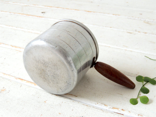 MIRRO社・アルミ×木製ハンドル・目盛り入り・ヴィンテージ・メジャーリングカップ・計量カップ