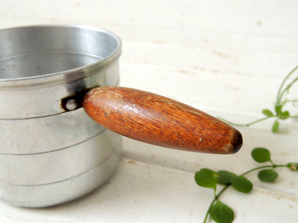 MIRRO社・アルミ×木製ハンドル・目盛り入り・ヴィンテージ・メジャーリングカップ・計量カップ