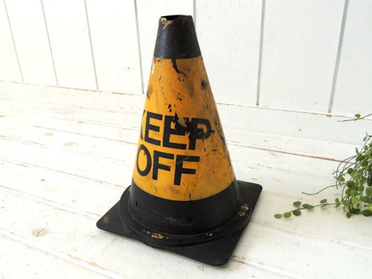 KEEP OFF・WET PAINTロードコーン・ロサンゼルス・ヴィンテージ 道路標識・サイン・看板