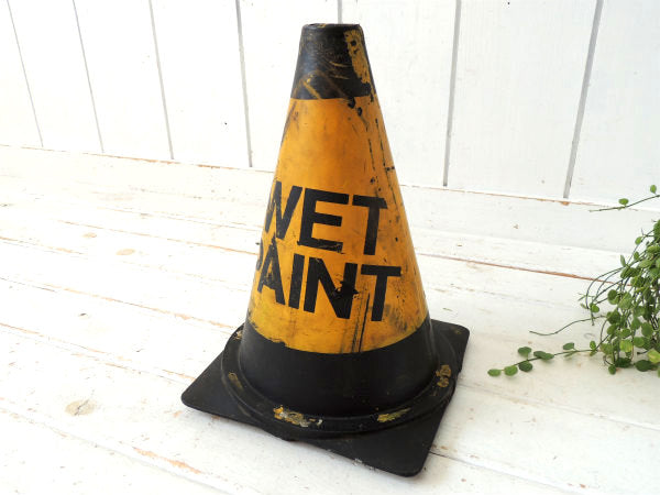 KEEP OFF・WET PAINTロードコーン・ロサンゼルス・ヴィンテージ 道路標識・サイン・看板
