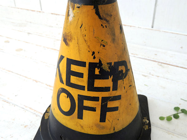 KEEP OFF・WET PAINTロードコーン・ロサンゼルス・ヴィンテージ 道路標識・サイン・看板