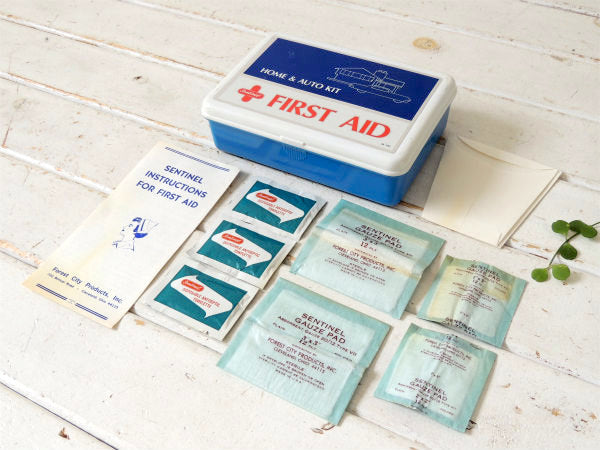 【FIRST AID】HOME&AUTO・家&車用・プラスティック製・ヴィンテージ・救急箱 USA