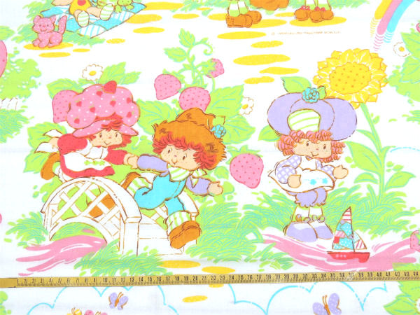 【ストロベリーショートケーキ】イチゴのお家&レインボー柄・ヴィンテージ・フラットシーツ(1/2)