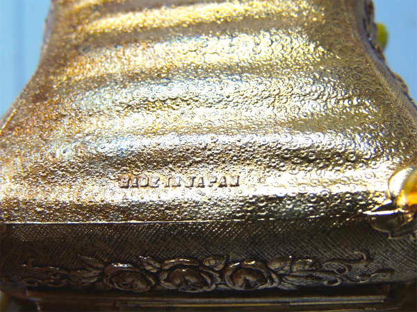 バタフライ型・脚付きの小さなヴィンテージ・ジュエリーボックス/宝石箱/アクセサリーケース