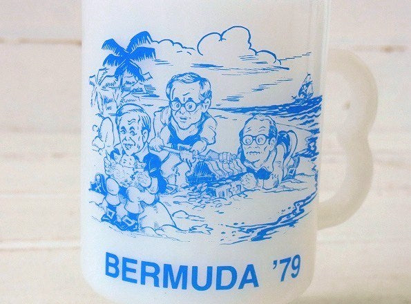 【BERMUDA・'79】ミルクガラス製・ヴィンテージ・フッテッド・マグカップ・USA