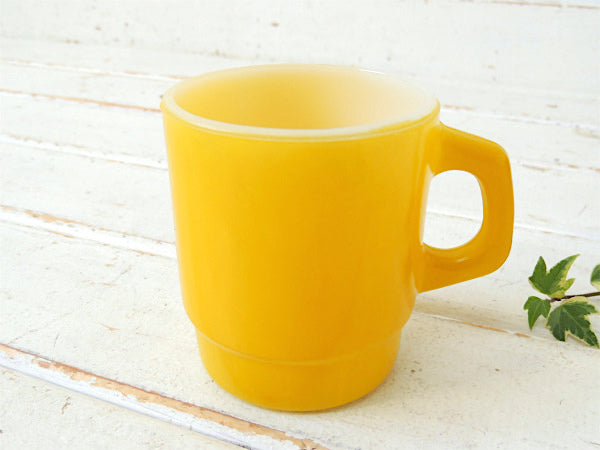 【FireKing】ファイヤーキング・イエロー色・スタッキング・マグカップ・Dハンドル USA