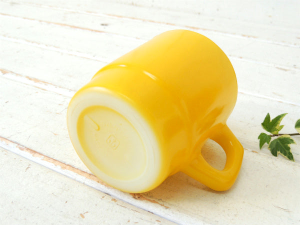 【FireKing】ファイヤーキング・イエロー色・スタッキング・マグカップ・Dハンドル USA