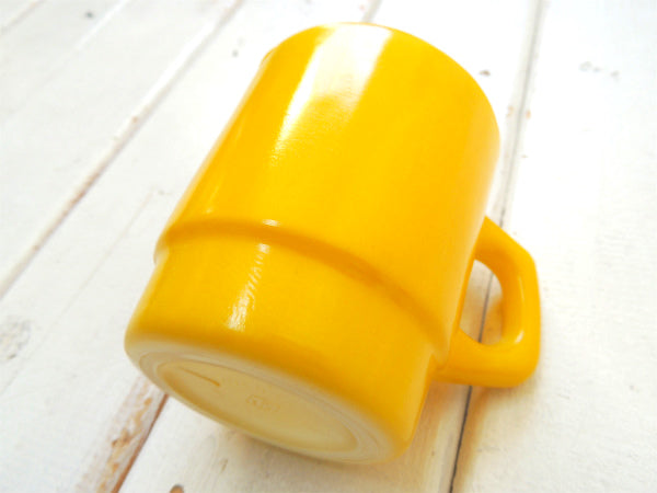 【FireKing】ファイヤーキング・イエロー色・スタッキング・マグカップ・Dハンドル USA