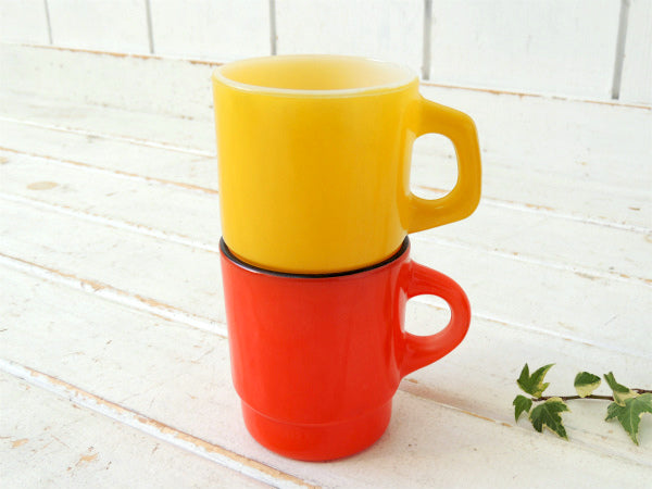 【FireKing】ファイヤーキング・赤色・スタッキング・マグカップ・Cハンドル・食器 USA