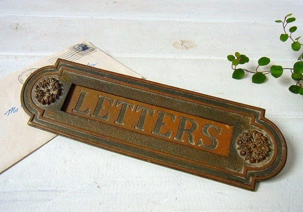 【LETTERS】真鍮製・アンティーク・レターポスト/レタースロット/郵便受け　USA